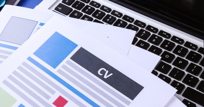 Manfaatkan Layanan Generator CV Online di SuratPlus