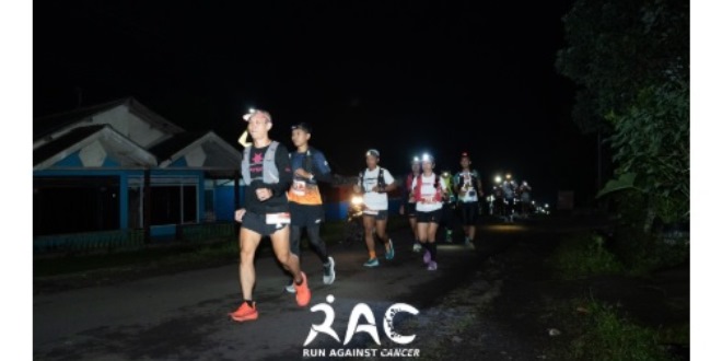 Para pelari amal berlari menembus malam di daerah Jambu Kabupaten Semarang
